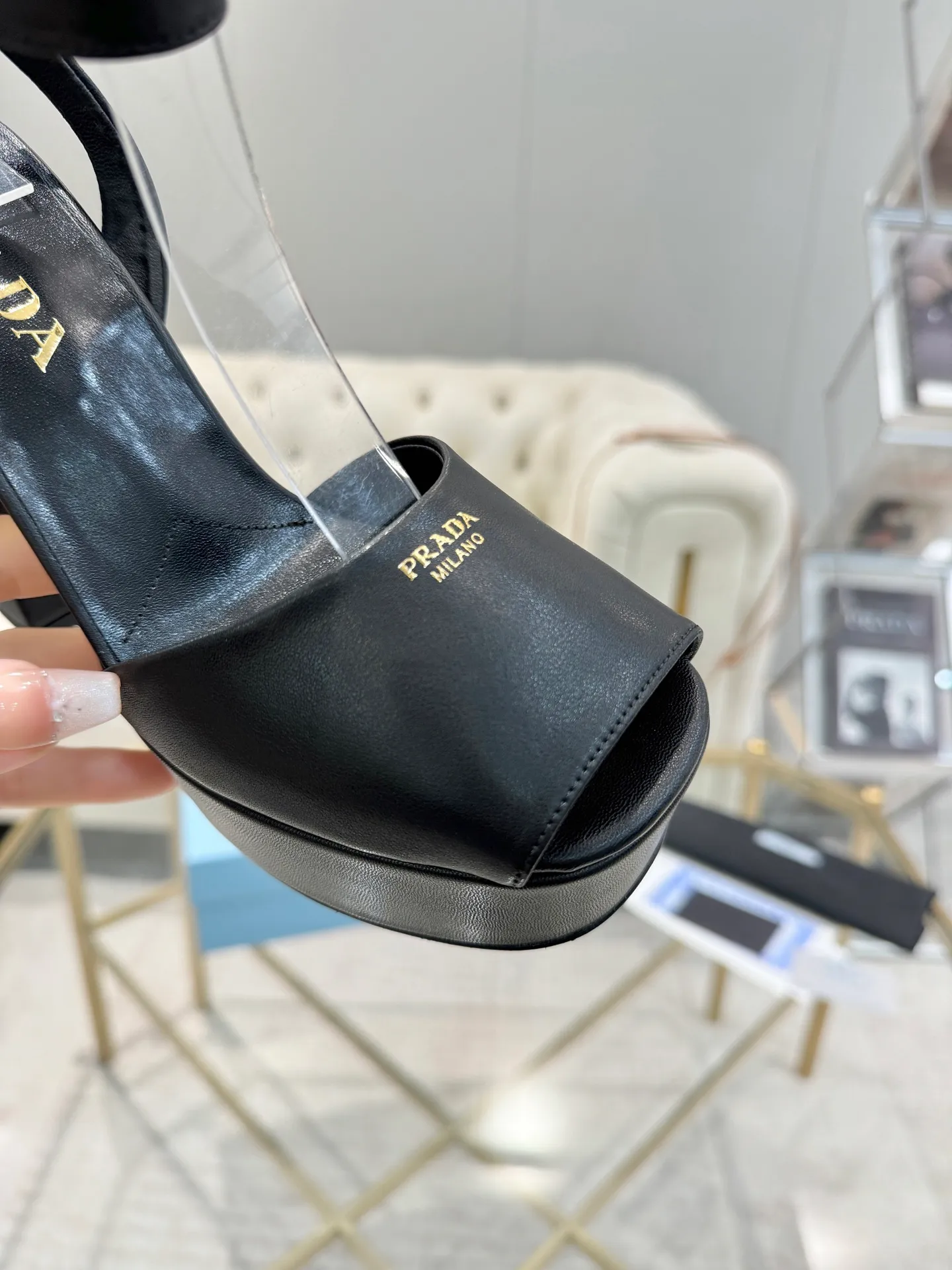 👟👟Ex-factory price 600👟👟 (imitation leather bottom-20) New arrival 👉Ready stock👈Remove the original board and make a 1:1 replica‼ ️The highest version ✅ Prada's early spring catwalk hot style 😘The latest spring style thick square toe water platform series (genuine leather outsole), (simulated leather sole) goddess must-have for super beautiful feet 👉The upper is made of imported original calfskin, soft and textured, lining + foot pads, imported sheepskin lining, breathable and comfortable, private model water platform, heel, water platform 3.5M, heel height 12M Code number 35M-39M (34 40 41 42 43 is custom-made and cannot be returned or exchanged)